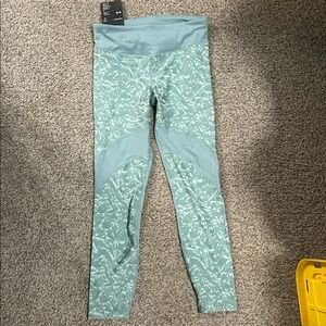 Under Armour High Rise Compression Leggings NWT